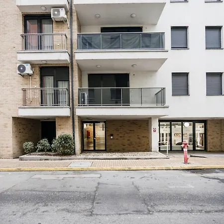 Summit - Penthouse With Parking For Two * ブダペスト